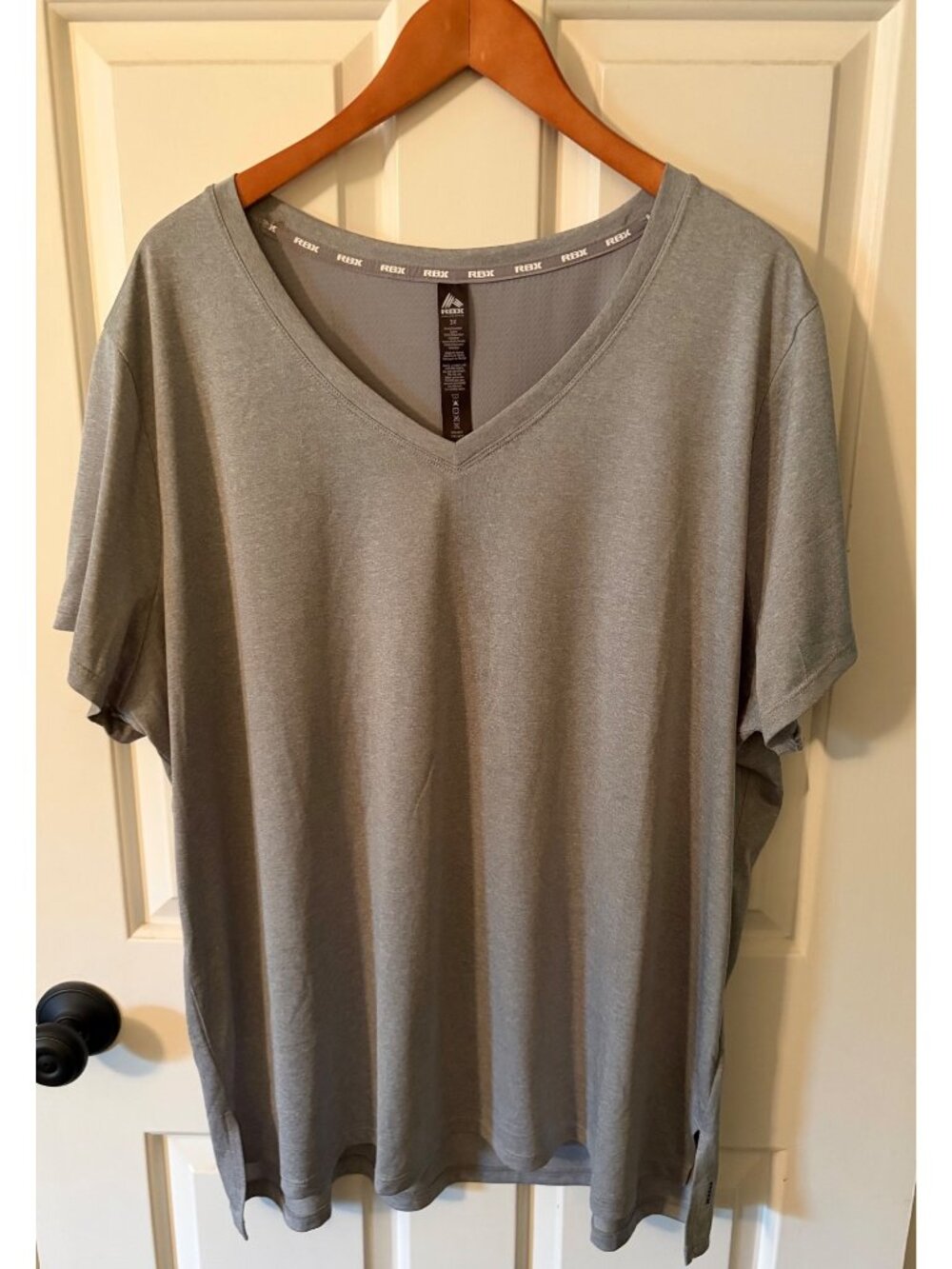 NWOT Women's Grey RBX V-neck Performance Workout Gym T-shirt Size 3X Top